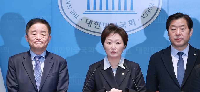 민주-조국혁신당 합당 관련 ‘내부 문건’ 유출…친명계 최고위원, 정청래 대표 강력 비판