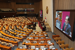 여야, 개헌·부동산 대책·정교분리·2차 종합특검 공방