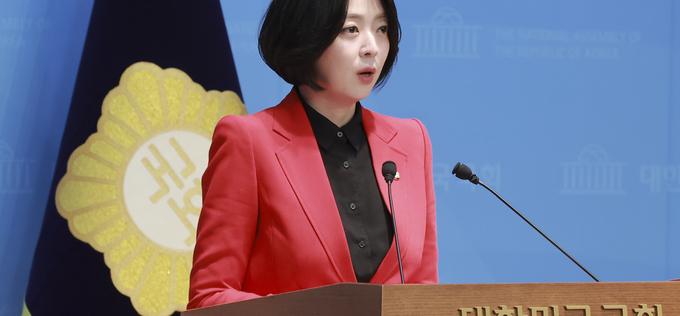 국힘 윤리위, 배현진에 ‘당원권 정지 1년’…친한계 “장동혁 제명돼야” 강력 반발