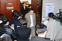 국힘, ‘당명 개정’ 지방선거 이후 논의 이어가기로