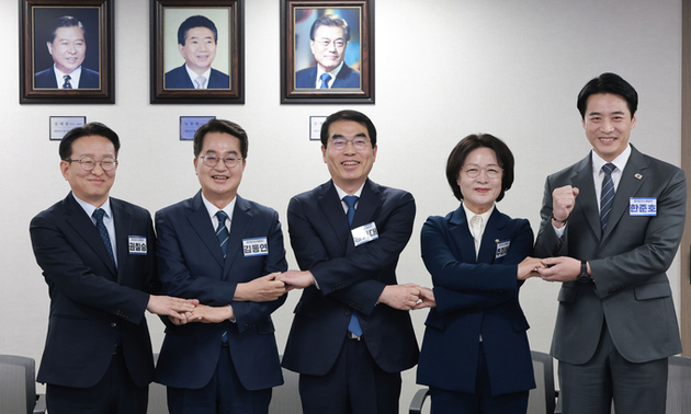 민주, 경기도지사 후보 면접 지방선거 준비 '착착'... 국힘 인물난에 '허덕'