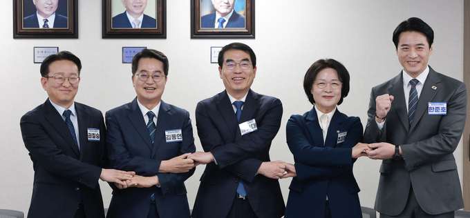 민주, 경기도지사 후보 면접 지방선거 준비 '착착'... 국힘 인물난에 '허덕'