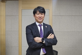 박건하 수원FC 감독 "책임감 많이 느껴…승격 위해 최선 다할 것"