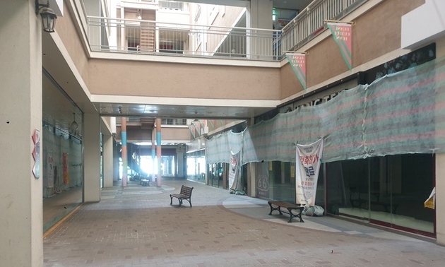 [현장르포] 민민 갈등에 불 꺼진 북수원아울렛…상생안 ‘묘연’