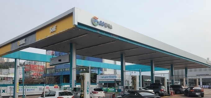 [현장에서]휘발유 1800원 돌파… 유가 급등에 울고 웃는 주유소