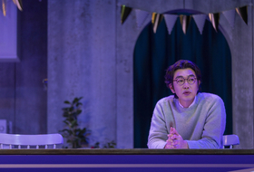 타인에게 마음 열기 어려운 도시인들에게 바치는 무대, 연극 '비기닝' 개막