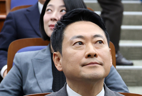 국힘, 윤리위원장 사퇴 요구에 장동혁 대표 리더십 흔들