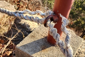 [현장에서]의왕 오봉산 둘레길 '끊어진 로프'...안전에 '빨간불'