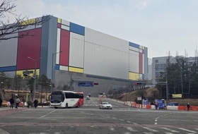 "또 매출 반토막 날라" 고덕 주민·자영업자, 삼성 노조 총파업에 긴장