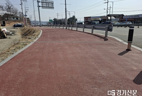 [현장에서]보행로 왜 이래...8년 걸린 안성 38번 국도 '완공' 맞나