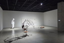 [오늘의 전시] '입는' 행위 속 정체성에 주목하다…수원시립미술관 '입는 존재'