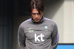 홍명보호 2연패, 한국 FIFA 하락…아시아 내 입지 흔들