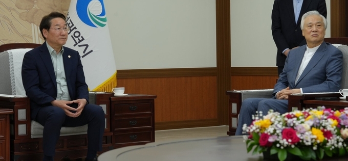 인천공항 통합 논란 ‘격화’…유정복 “권익 침해 좌시 안 한다”