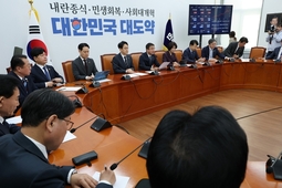 민주당, 세월호 참사 12주기 추모...'생명안전기본법 조속 제정'