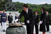 尹, 故김봉학·김성학 안장식 참석…‘호국 형제’ 73년 만의 유해 상봉