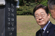 이재명, 대선후보 첫날부터 중도보수 ‘N클릭’ 행보