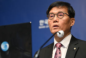 이창용 "성장률 0.8…향후 금리인하 폭 커질 듯"