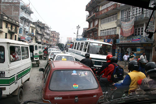 시끄럽고 낡고 초라하고 먼지 날리고 복잡한 거리. 자동차 경적에 머리가 어지럽다. 이곳에 정말 순박하고 행복한 사람들이 살고 있을까? 찍은사람:백두산 이남규(www.up3.co.kr)