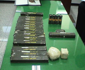 12일 수원시 팔달구 한 쓰레기통에서 발견돼 국가정보원 경기지부에서 보관중인 컴포지션(C4) 폭약과 TNT 폭약./사진제공=경기지방경찰청