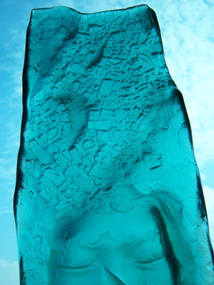 · 작품제목 : 기억-가을· 사 이 즈 : 400 x 200 x 550 mm· 재 료 : Green Plate Glass· 기 법 : Slumping· 작품제목 : 기억속으로· 사 이 즈 : 250 x 200 x 600 mm· 재 료 : Green Plate Glass· 기 법 : Slumping