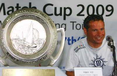 2009 코리아매치컵 세계요트대회에서 우승한 파울로 시안이 우승소감을 말하고 있다.