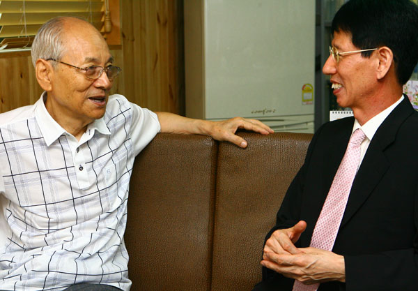 서영훈 한우리공동실천연대 이사장이 이민상 경기신문 논설위원과 대담을 나누고 있다. /사진 = 노경신 mono316@kgnews.co.kr