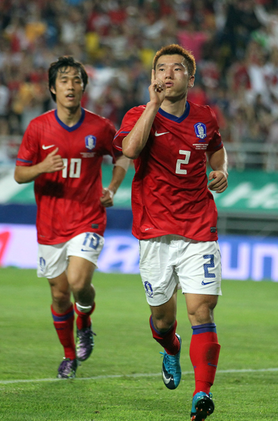 11일 오후 수원월드컵경기장에서 열린 축구대표팀과 나이지리아와의 친선경기에서 최효진이 역전골을 성공시킨 후 환호하고 있다. /연합뉴스