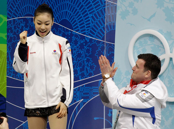 결별 문제로 진실 공방을 벌이고 있는 김연아(왼쪽)와 브라이언 오서 코치. 사진은 벤쿠버 올림픽 피겨스케이팅 여자 쇼트프로그램 우승 모습.