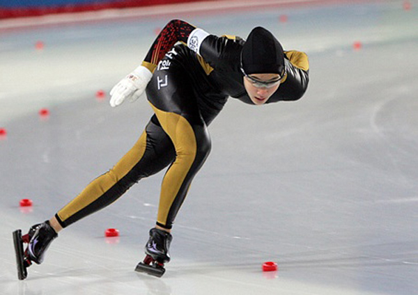 지난 20일 제37회 전국남녀 스프린트 빙상선서권대회 1천m에서 이상화를 누르며 파란을 일으킨 스피드스케이팅 샛별 김현영(16.서현고) /연합뉴스