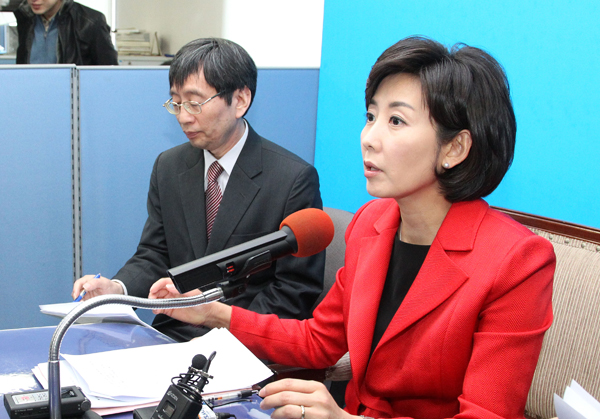 나라당 나경원 최고위원이 9일 오전 서울 여의도 당사에서 공천개혁특위 공천개혁안 관련 기자회견을 열고 있다.