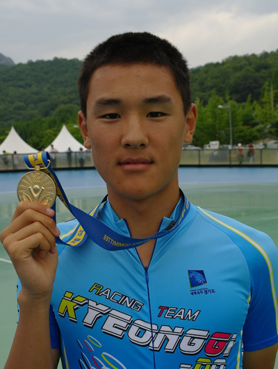 롤러 남중부 E1만5천m 우승, 안양 비산중 이상현