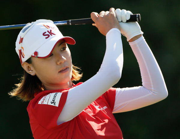 8일 미국 위스콘신주 콜러 블랙울프런 골프장에서 열린 제67회 미국여자프로골프(LPGA) US여자 오픈 3라운드 18번 홀에서 최나연이 티샷을 친 뒤 볼을 바라보고 있다./연합뉴스