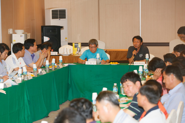 12일 제주도 모 호텔에서 열린 제58회 경기도체육대회 운영개선평가회의에서 참석자들이 의견을 나누고 있다./제공=경기도체육회