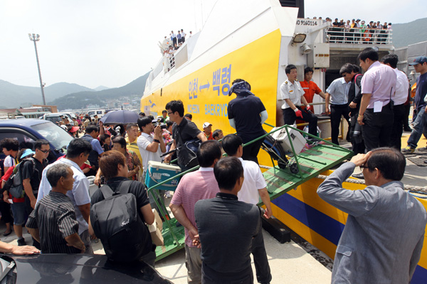 인천~백령도 항로에 2천71t급 대형 여객선이 운항되면서 백령도를 찾는 관광객이 꾸준히 증가하고 있다.
