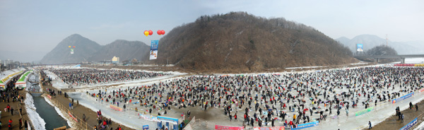  ‘제5회 자라섬 씽씽 겨울축제’가 다음달 3일부터 26일까지 가평군 자라섬에서 펼쳐진다. 사진은 올 초 열린 4회 축제장 모습.