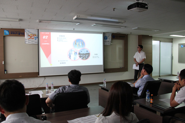 경기도생활체육회가 22일 경기도체육회관 3층 사무처 회의실에서 ‘2015 경기도생활체육회 상반기 자체평가 및 하반기 사업설명회’를 열고 있다./경기도생활체육회 제공