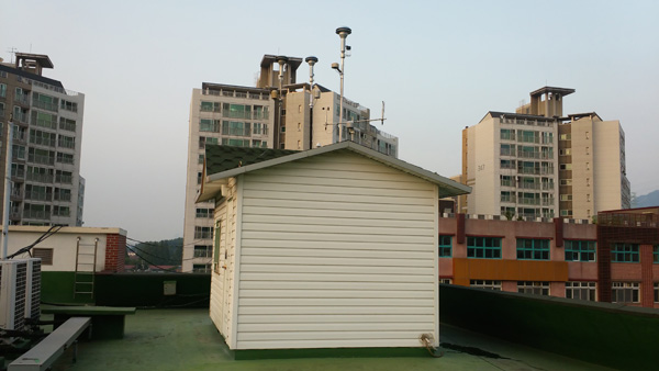 과천시가 환경사업소에 설치한 초미세먼지 측정기. /과천시 제공