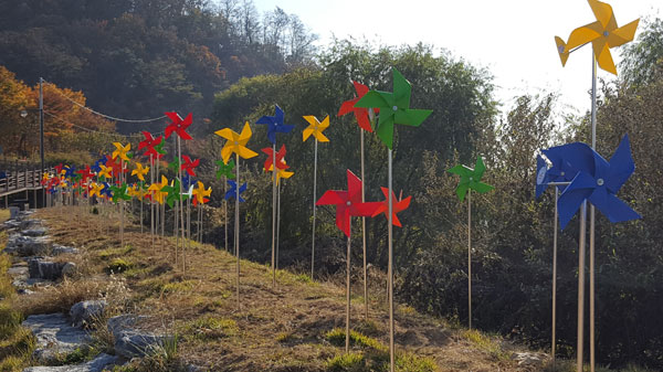 고양시 행주산성역사누리길에 통일을 염원하는 바람개비가 조성된다. /고양시 제공