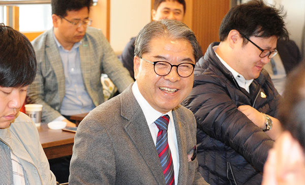  이재정 경기도교육감이 18일 경기도교육청 남부청사에서 열린 기자간담회에서 “5월 공식 출마선언 후 예비후보 등록할 것”을 밝히고 있다./노경신기자 mono316@
