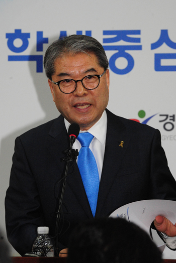 이재정 경기도교육감은 3일 오전 도교육청 브리핑룸에서 기자회견을 갖고 교육감 출마를 공식 선언하고 있다./노경신기자 mono316@