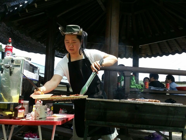 미국 남부식 바베큐를 전수받아 선보이고 있는 박준하 대표.