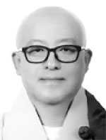 탄탄 용인대 객원교수·스님
