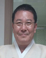 김운기 서지학자