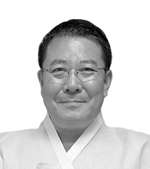 김운기 서지학자