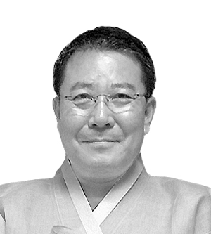 김운기 시인·서지학자