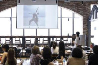 경기도와 경기문화재단이 오는 19일과 26일에 걸쳐 문화예술교육현장의 고민을 나누는 ‘고민빨래방’ 유튜브 라이브 방송을 진행할 계획이다. 사진은 2019년 문화예술교육활동가 워크숍 진행 모습./경기문화재단 제공