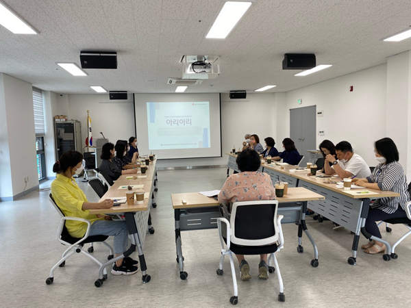 양평군이 군무한돌봄센터, 드림스타트, 경찰서, 지역사회 민관기관 등과 위기가구를 위한 합동간담회를 열고 있다. /양평군 제공