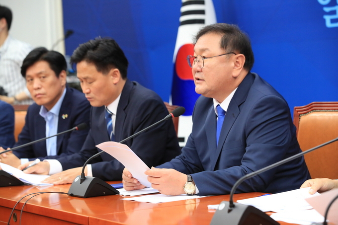  더불어민주당 김태년 원내대표가 23일 오전 서울 여의도 국회에서 열린 원내대책회의에서 발언하고 있다. (사진=연합뉴스 제공) 