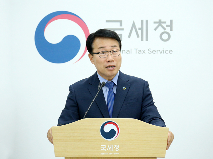정철우 국세청 기획조정관이 30일 오전 세종시 정부세종2청사에서 공익목적의 과세정보 활용 등을 위한 '국세정보 공개확대 방안' 추진 브리핑을 하고 있다. (사진=국세청)