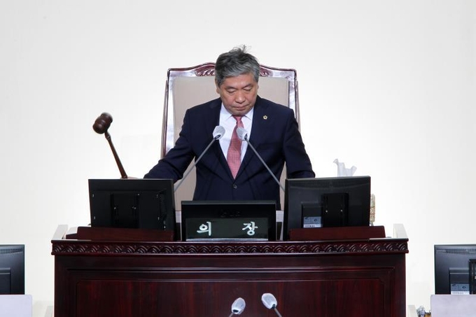 송한준 의장이 제344회 정례회를 진행하고 있다.(사진=경기도의회 제공)